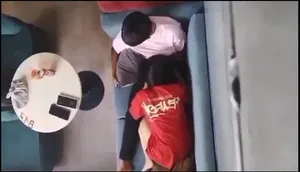 Quay lén eny mút bú cho tình nhân nơi công cộng
