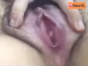 Ghệ show cận cảnh lồn đang thở