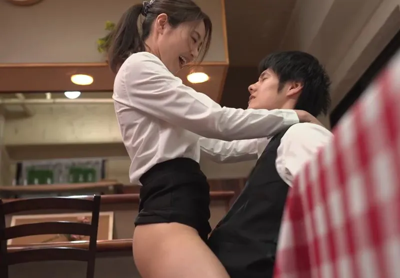 Cậu trai trẻ chịch cô đồng nghiệp có ông xã nhưng ông chồng “yếu”